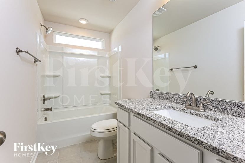 Building Photo - 538 Hillpark Ln