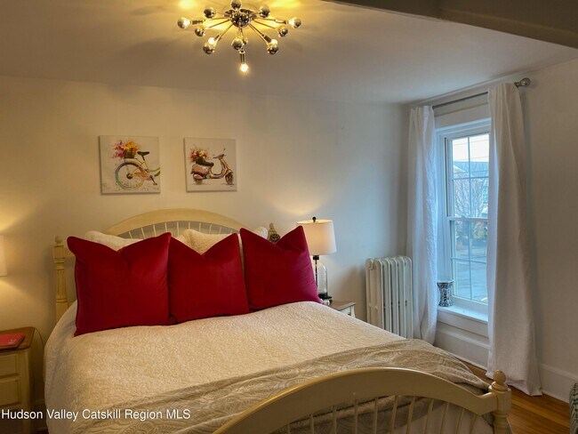 Building Photo - 502 Warren St