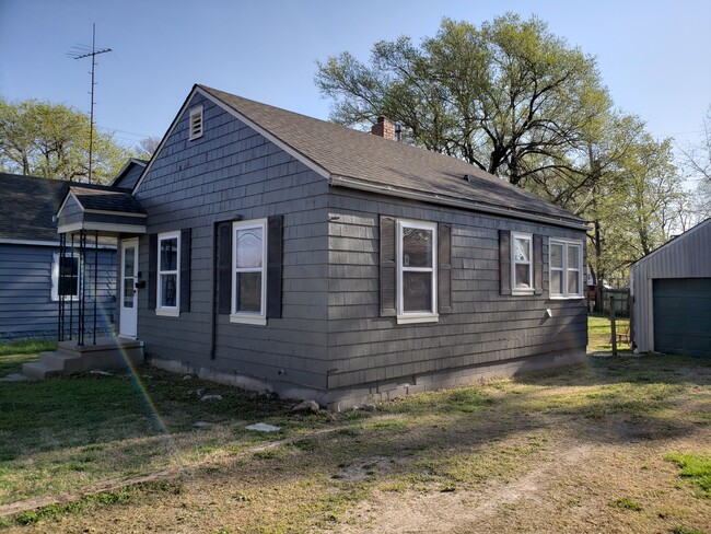 Building Photo - 328 Residence St