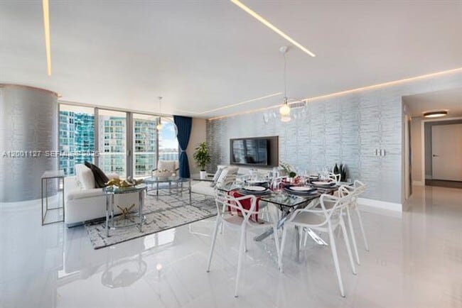 Building Photo - 300 Sunny Isles Blvd