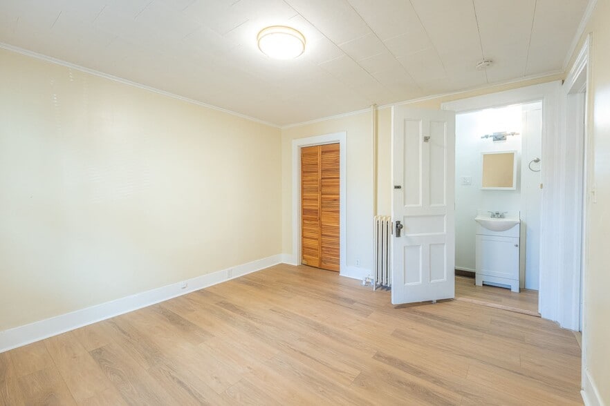 Bedroom towards bathroom - 39 Homer Ave