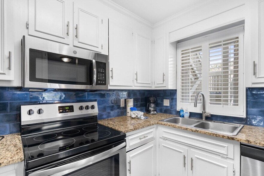 Building Photo - 2805B N Ocean Blvd