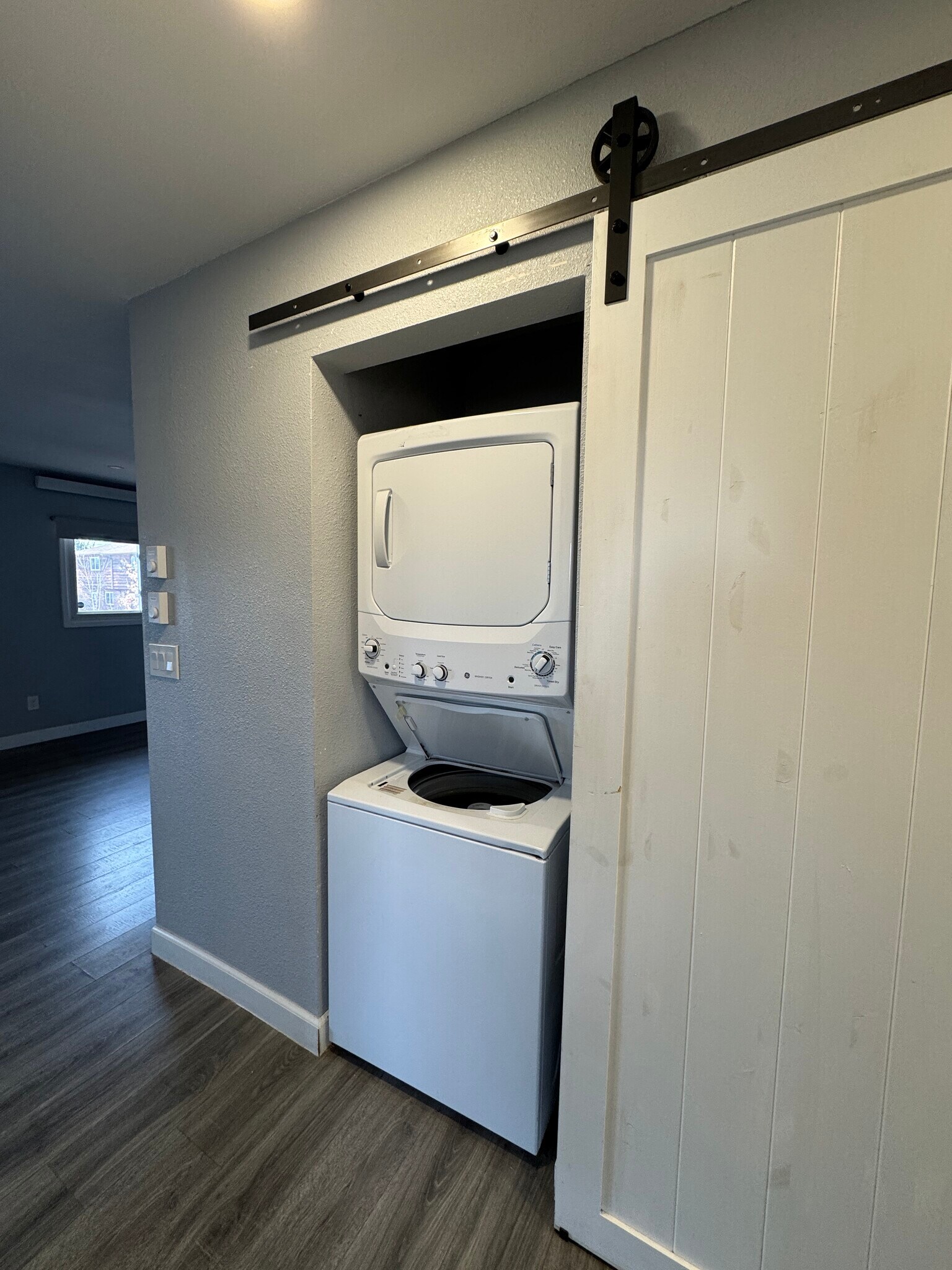 Building Photo - 112 Clover Ct