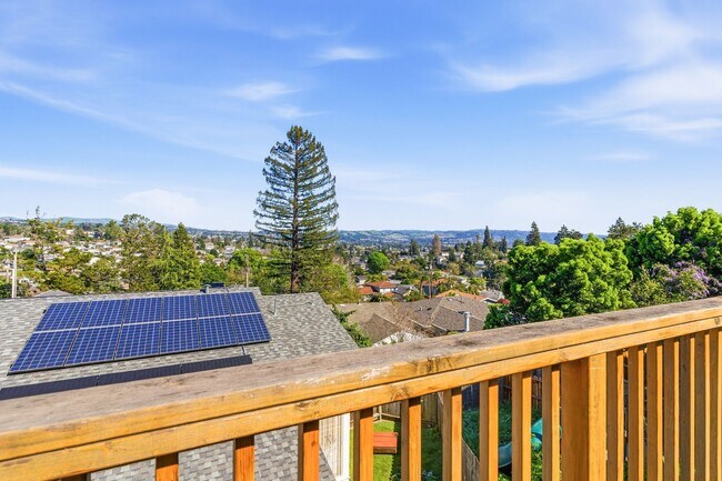 Building Photo - Expansive Valley Views & Private Living in Castro Valley - 4BD/3BA Exec Home