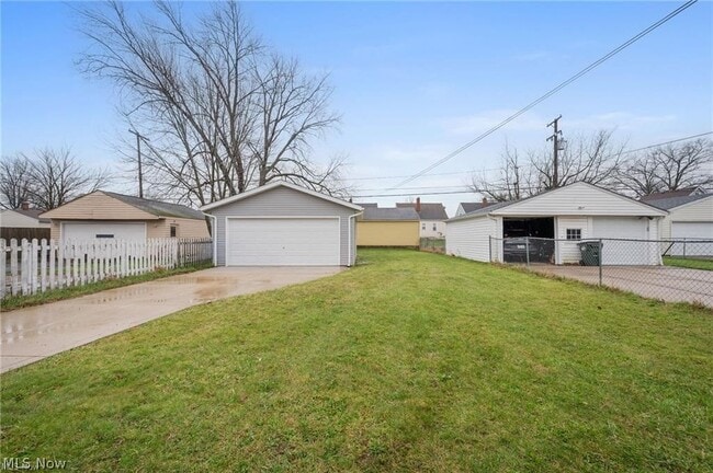 Building Photo - 2819 Lincoln Ave