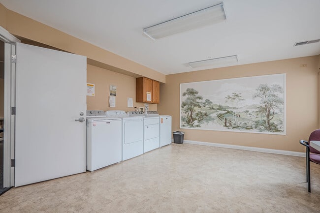 Building Photo - 801 N McLean Blvd