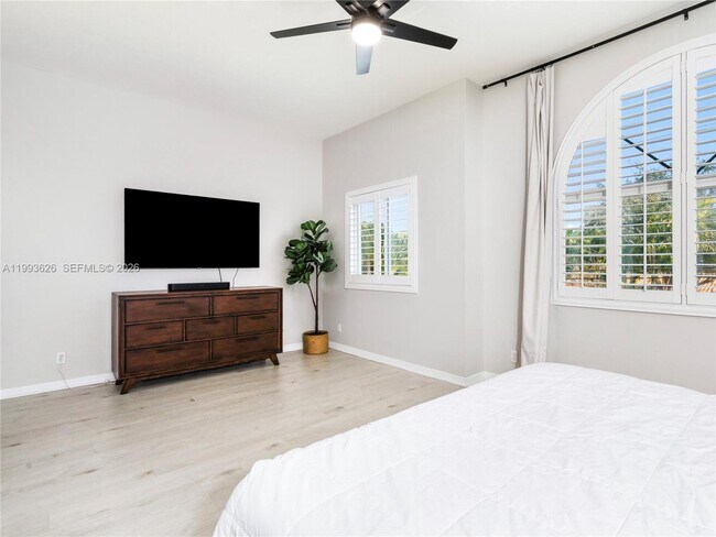 Building Photo - 835 NE 17th Way