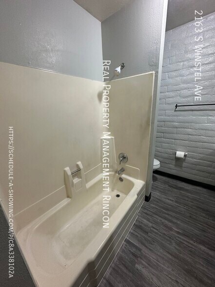 Building Photo - 2163 S Winstel Ave