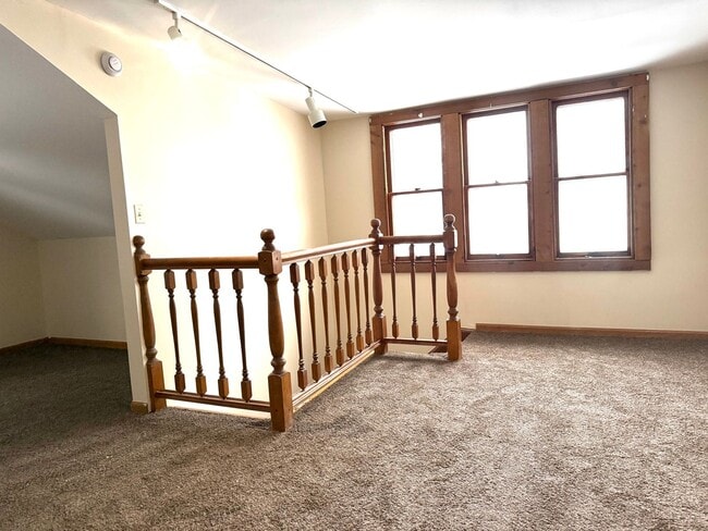 Building Photo - BEAUTIFUL SINGLE FAMILY MOVE-IN READY!!!