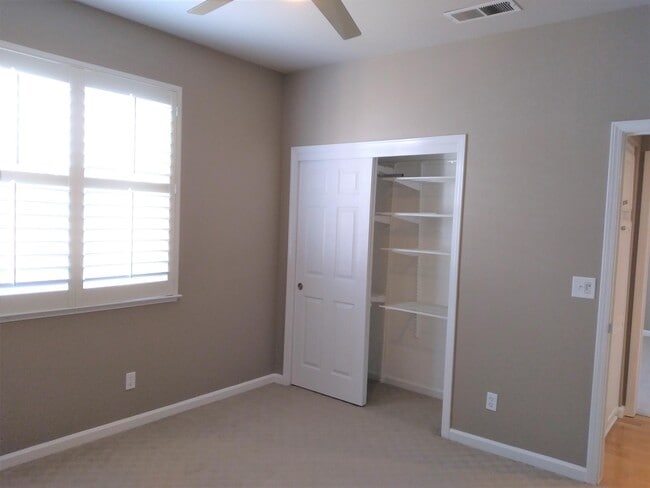 Building Photo - 553 W Fallbrook Ave