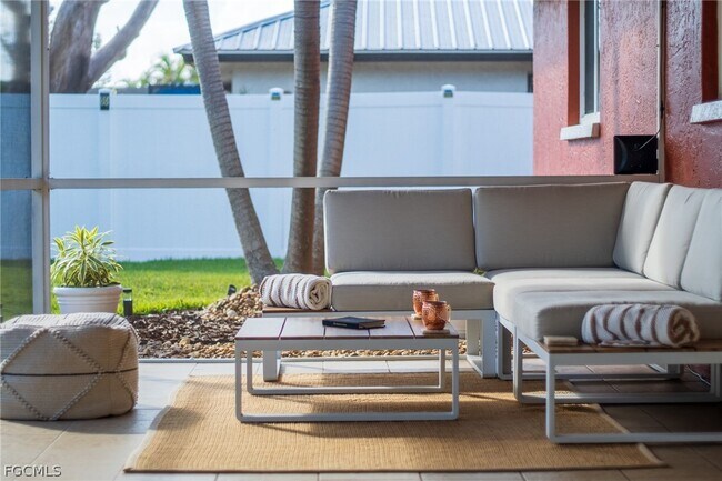 Building Photo - 2208 Viscaya Pkwy