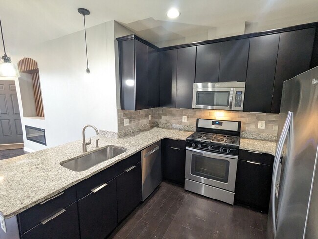 Building Photo - Two Level END UNIT condo in East of Market...