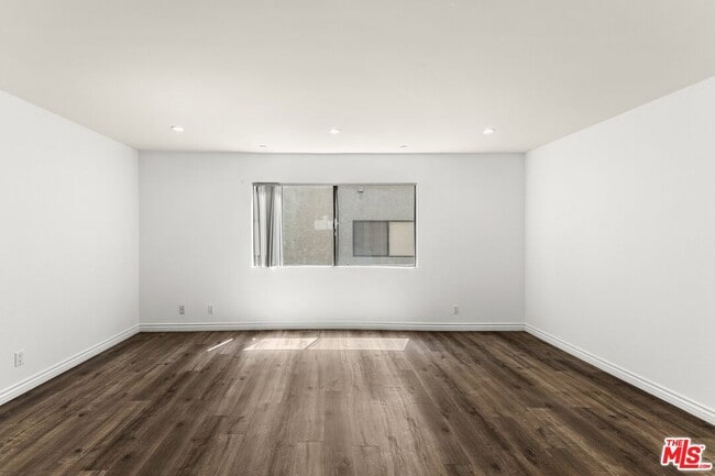 Building Photo - 6212 Fulton Ave