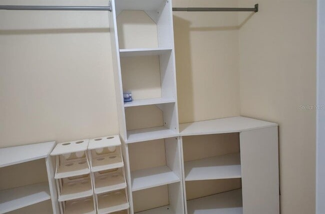 Building Photo - 437 Short Dr