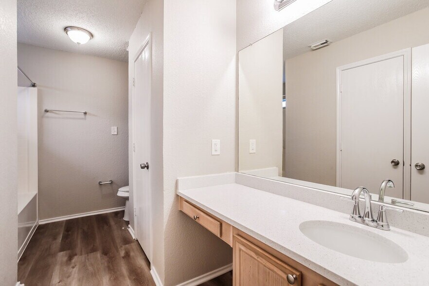 Building Photo - 10529 Flamewood Dr