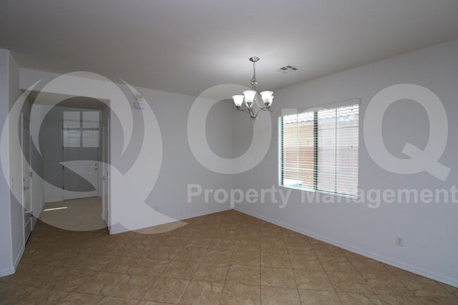 Building Photo - 730 N Robins Way