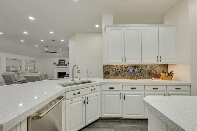 Building Photo - 8908 Pepper Rock Dr