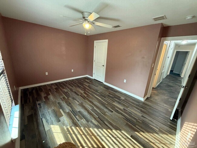 Building Photo - 6640 Tidal Bay Dr