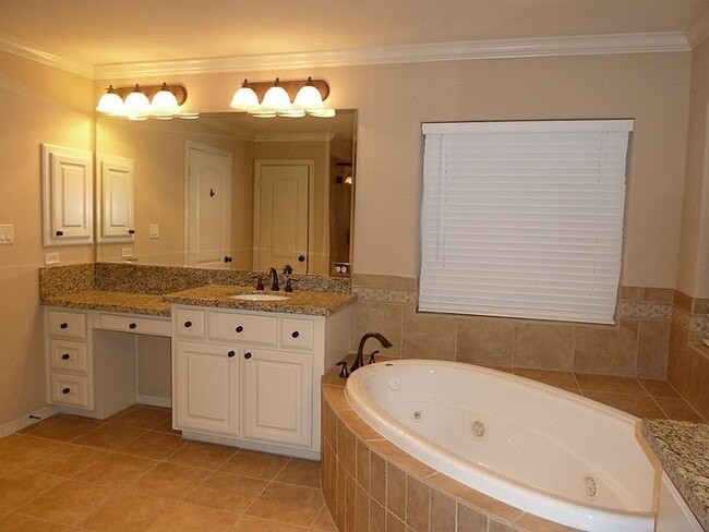 Building Photo - 4315 Stonebrook Ln