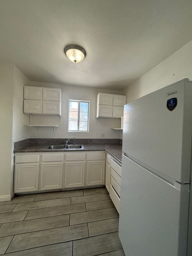 Building Photo - Charming 2-Bedroom Home for Rent in Lakewood