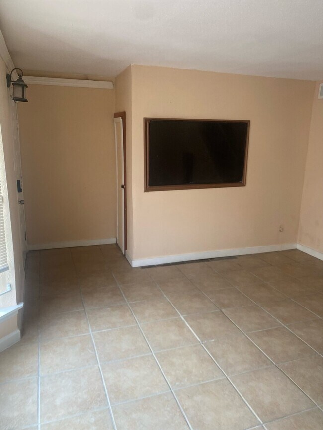 Building Photo - 9350 Country Creek St