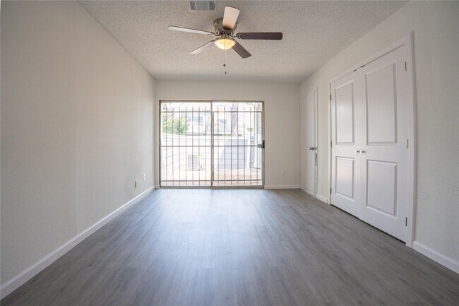 Building Photo - 6324 Shadow Tree Dr