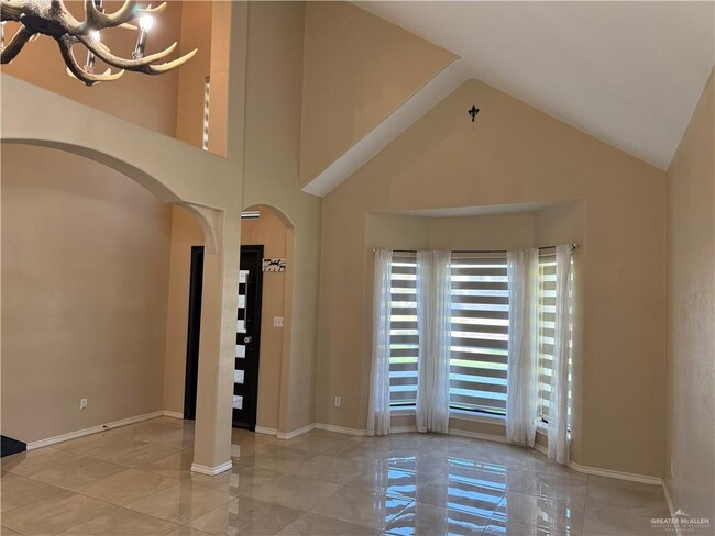 Building Photo - 35 Wisteria Dr