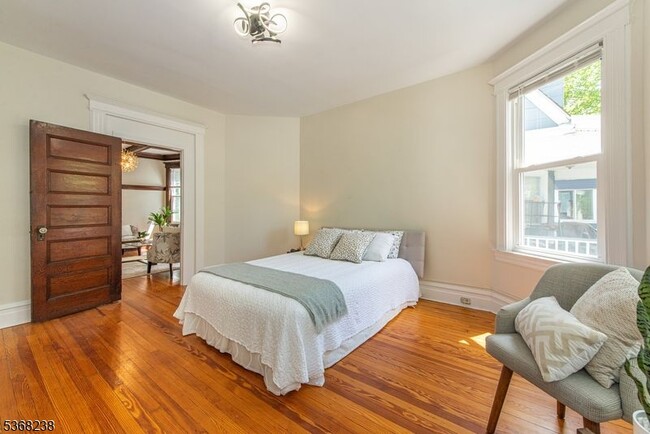 Building Photo - 207 Hillside Ave