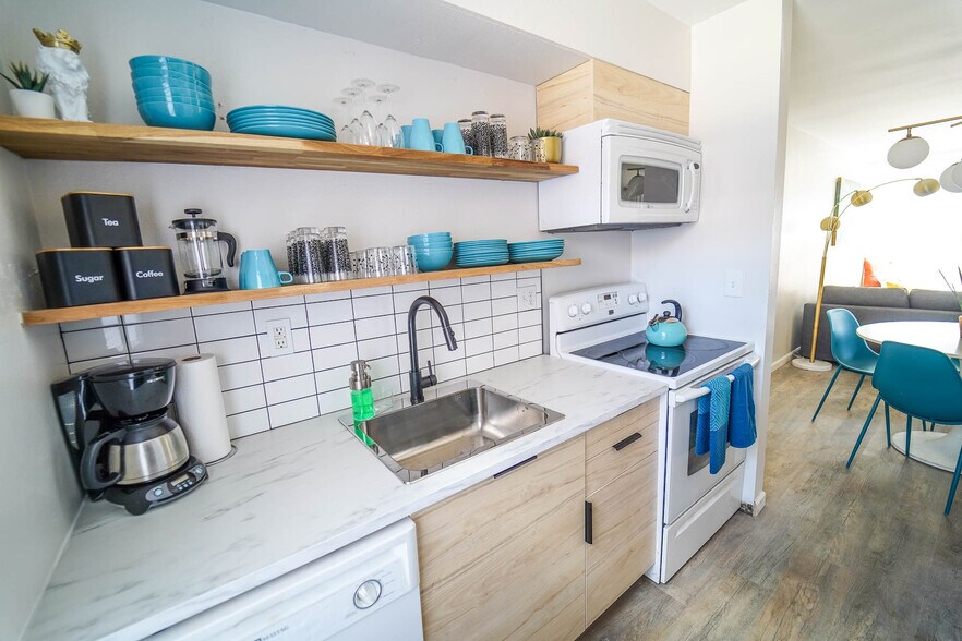 Building Photo - 4535 North Carefree Circle