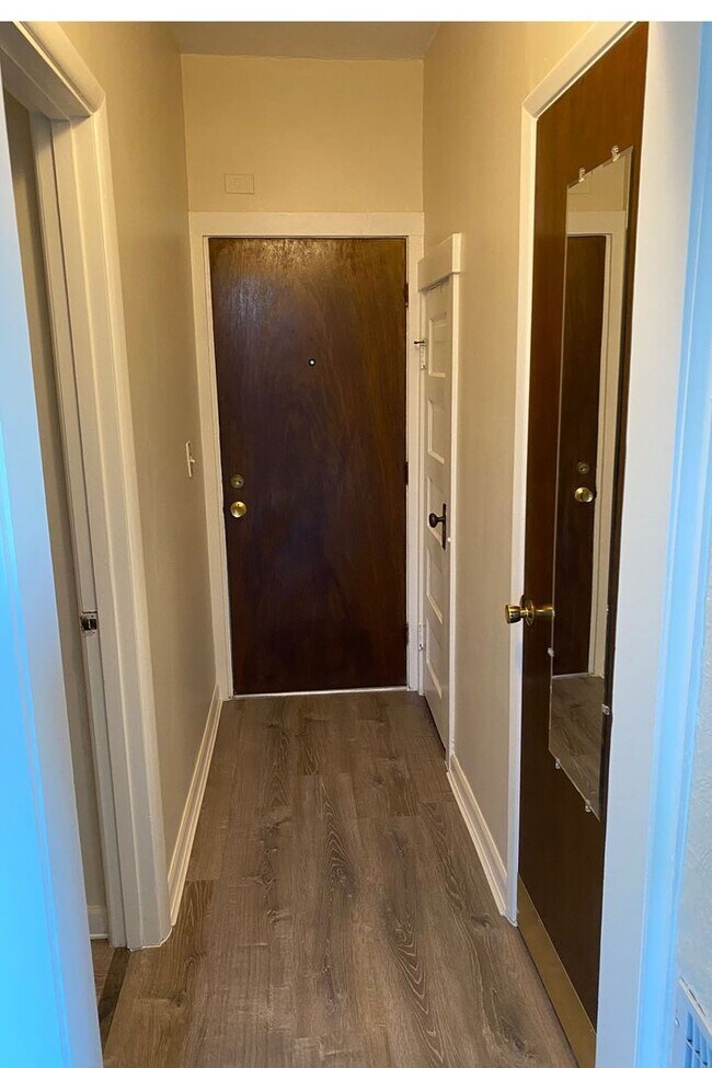 Building Photo - Phillips Ward Triplex