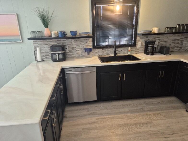 Building Photo - 1218 Greenwood Dr