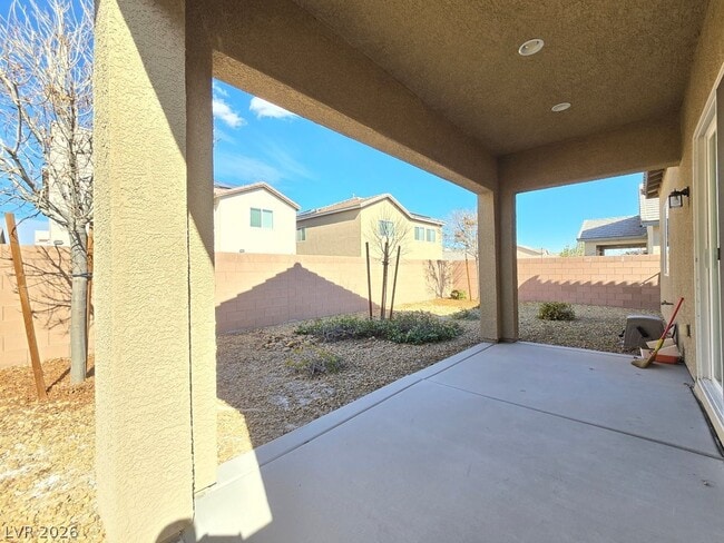 Building Photo - 8090 Ancient Oaks Ave