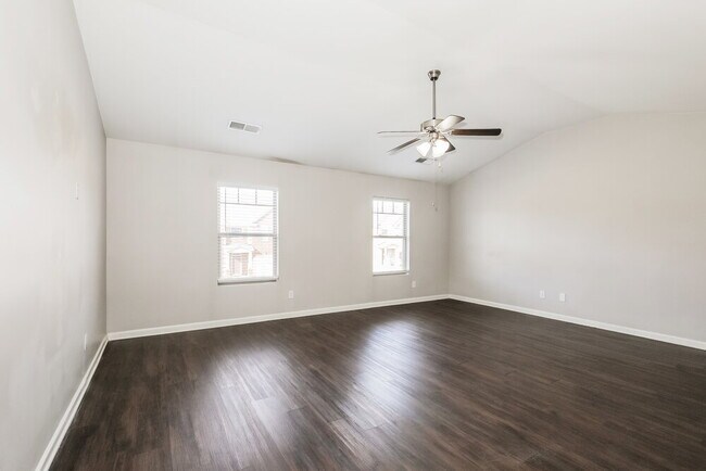 Building Photo - 560 Sedona Loop