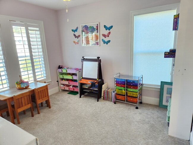 Building Photo - 5855 Vlg Rdg Wy