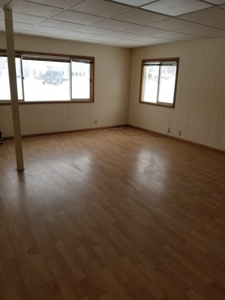 Building Photo - 114 3rd Ave W