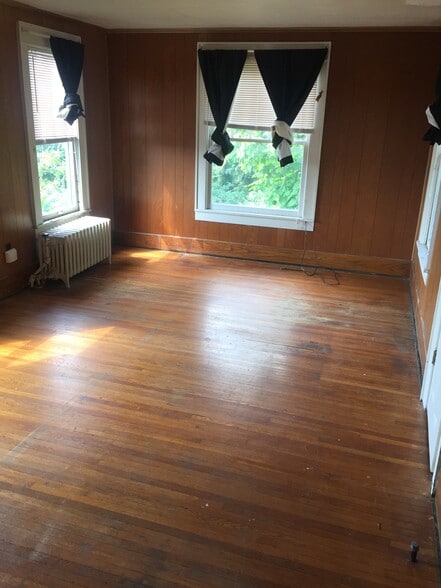 Bedroom 3 - 922 College Ave