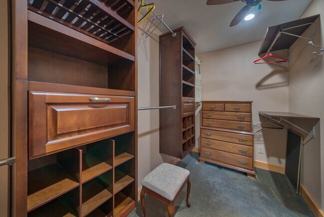 Building Photo - 9 Juniper Ln