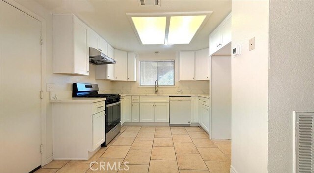 Building Photo - 10707 White Ave