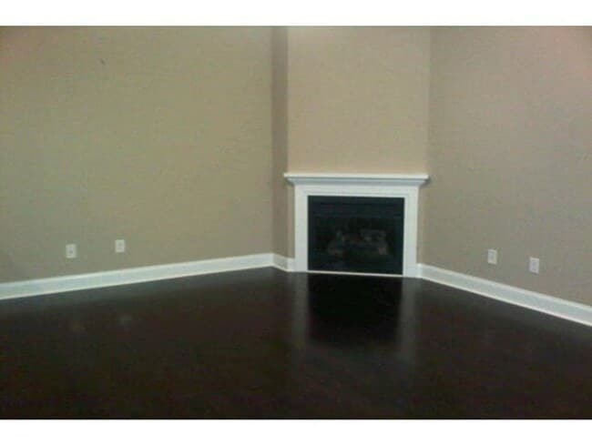 Building Photo - 3/2 with Garage in Great Neighborhood, $23...