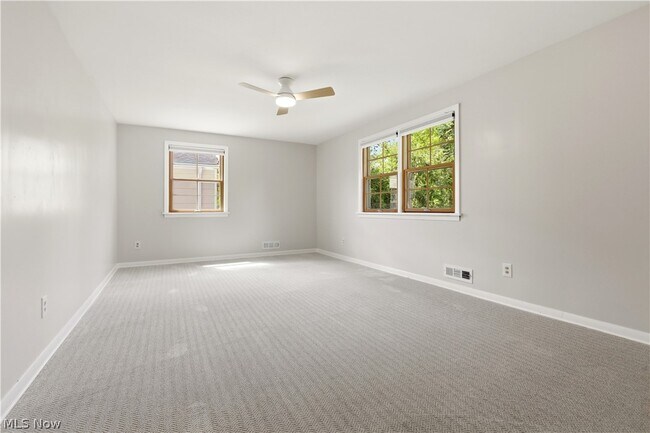 Building Photo - 2056 Laurel Hill Dr