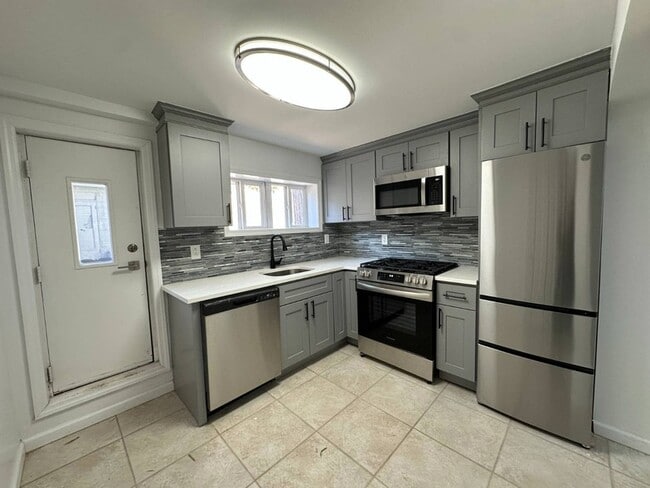 Building Photo - 101 Pioneer St