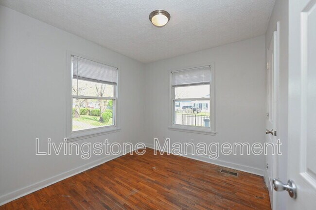 Building Photo - 501 Small St