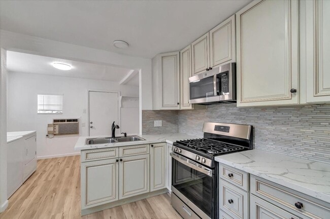 Building Photo - 5820 Dewey Blvd