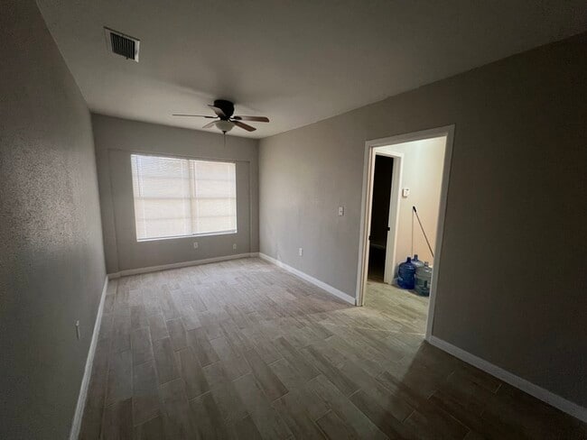 Building Photo - 1110 Falcon Dr