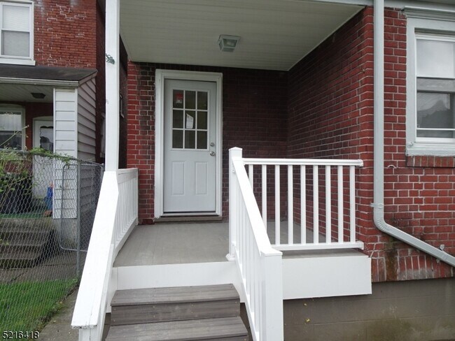 Building Photo - 265 Hudson St