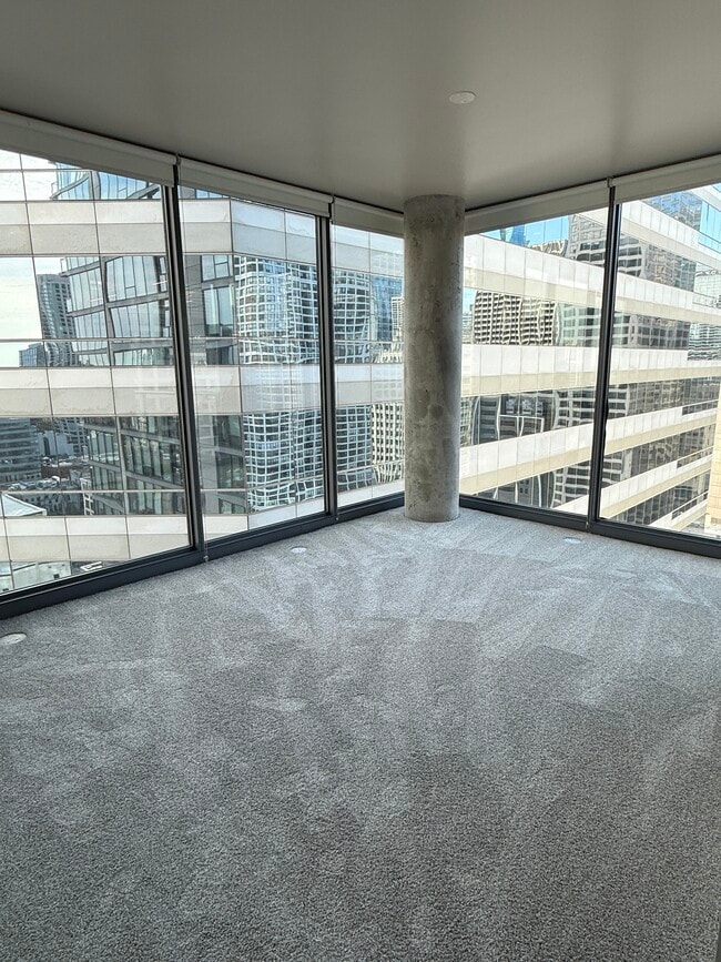 Primary Photo - 11 W Grand Ave