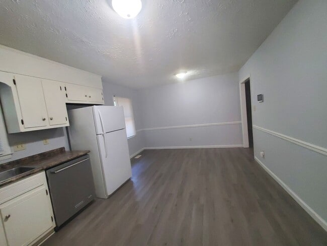 Building Photo - 4742 Belford Rd