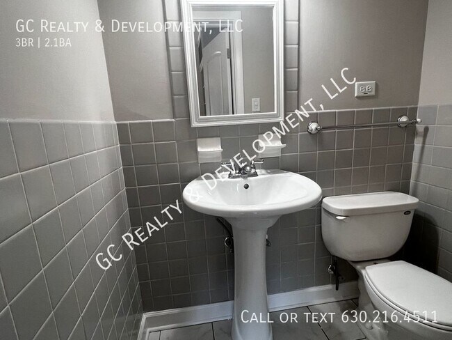 Building Photo - ***SINGLE FAMILY FLOSSMOOR HOME / 3 BDRM /...