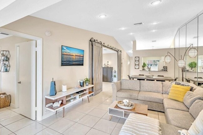 Building Photo - Beautiful 3-Bedroom, 2-Bath Villa with Lak...