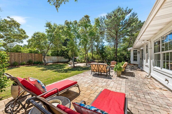 Building Photo - 220 Seabreeze Cir